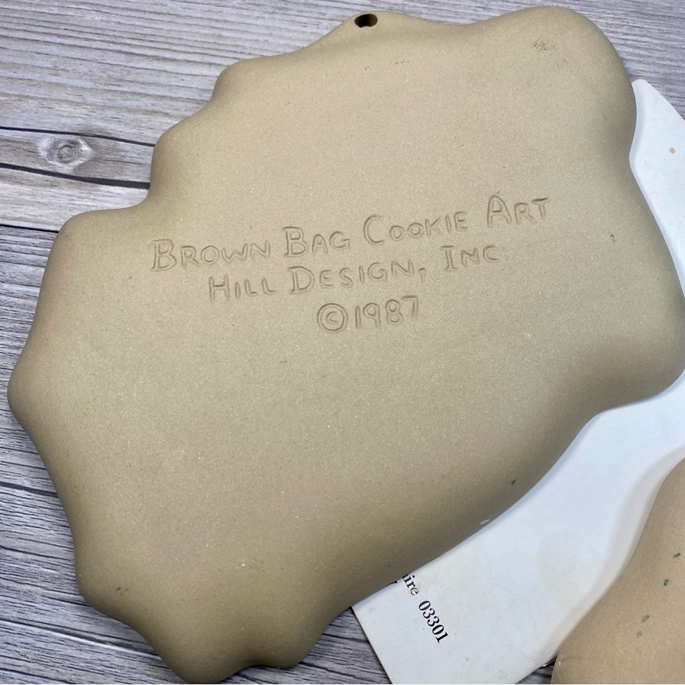 Vintage Brown Bag Cookie Art, (2) Christmas cookie molds with Instructions. - Picture 4 of 9
